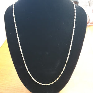 CADENAS TEJIDO MEDIO TORZAL ORO 10K 55 CM 2.5 GR (NUEVO)