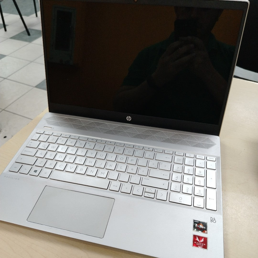 LAPTOP HP PAVILION 15-CW1012LA (2023) 1 TB + 128 GB SSD 12 GB RAM (SEMINUEVO)