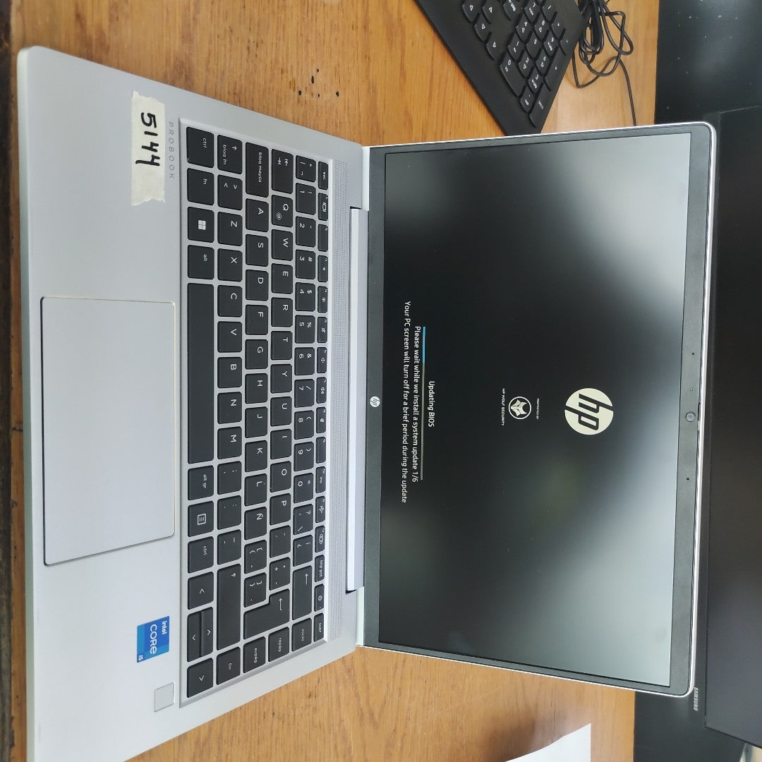 LAPTOP HP PROBOOK 440 G10 (2024) 512 GB SSD 16 GB RAM (SEMINUEVO)