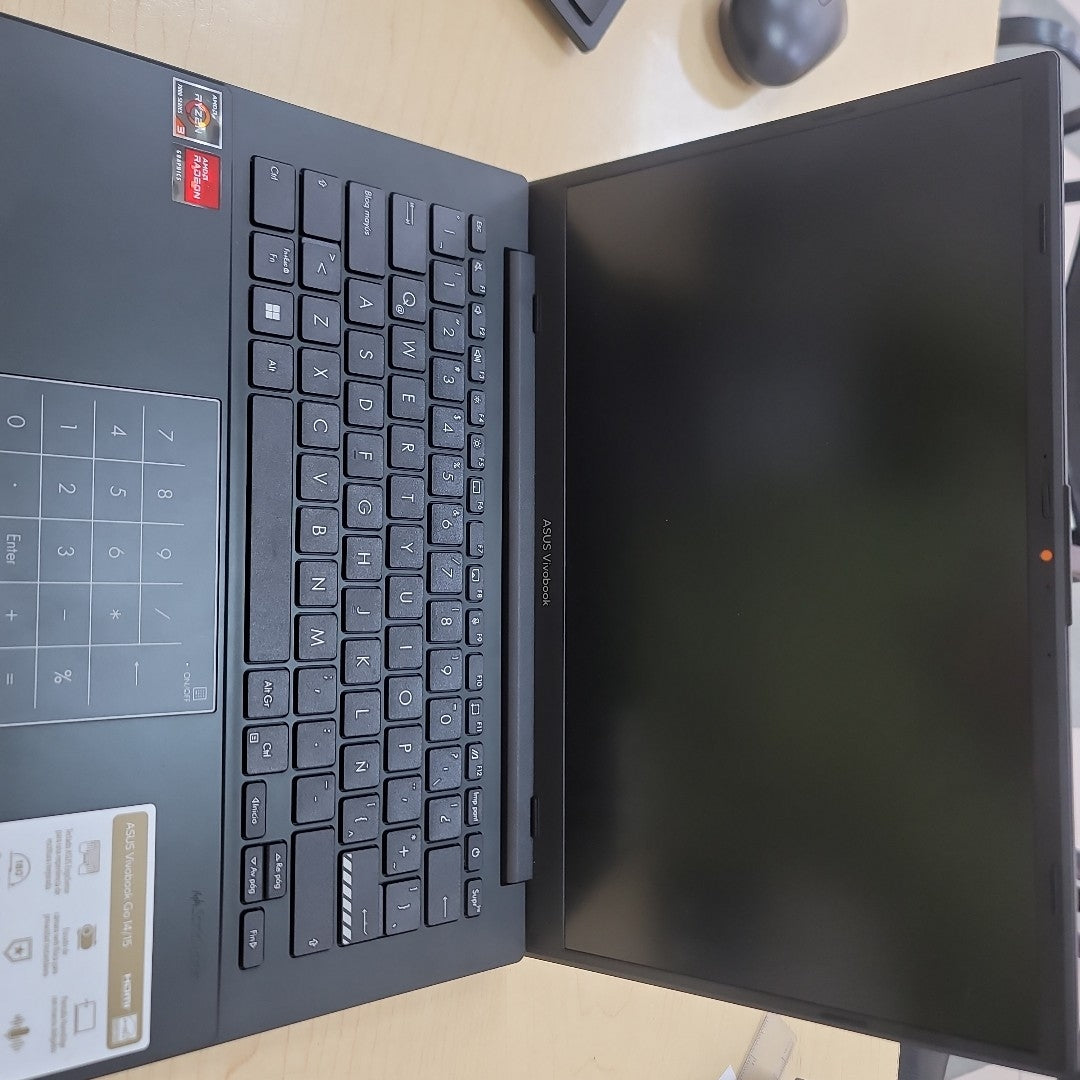 LAPTOP ASUS VIVOBOOK GO 14 E1404FA-NK341W (2025) 512 GB SSD 8 GB RAM (SEMINUEVO)