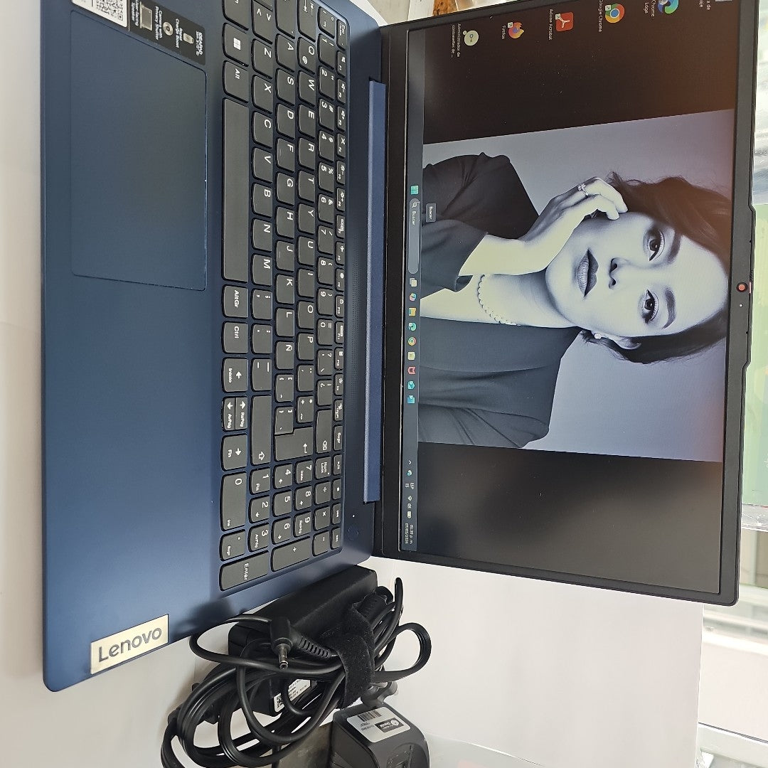 LAPTOP LENOVO IDEAPAD SLIM 3 15IAN8 (2024) 256 GB SSD 8 GB RAM