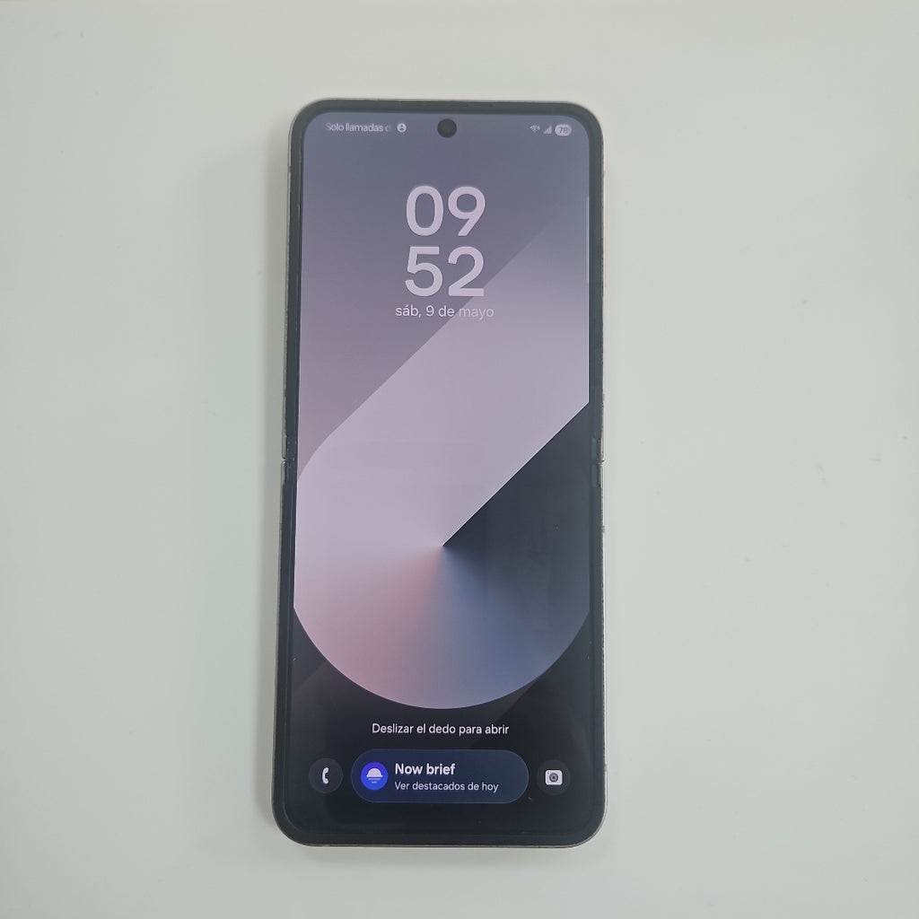 CELULAR SAMSUNG GALAXY Z FLIP6 SM-F741W (2024) 256 GB 12 GB RAM (SEMINUEVO)