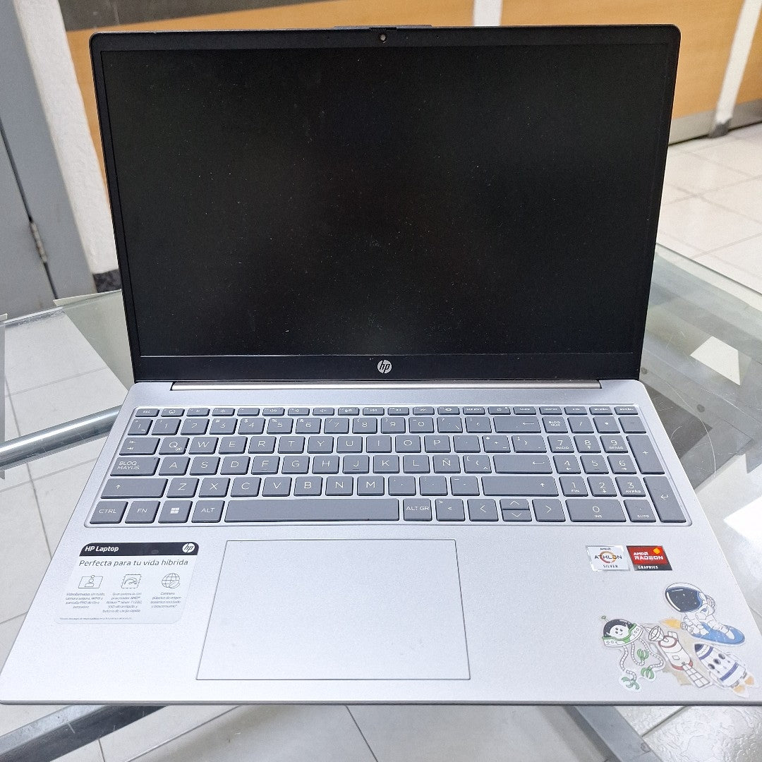 LAPTOP HP 15-FC0069LA (2024) 512 GB SSD 8 GB RAM (SEMINUEVO)