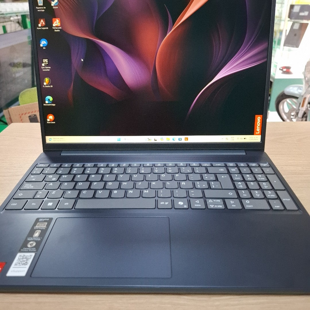 LAPTOP LENOVO IDEAPAD SLIM 3 15ARP10 (2025) 1 TB SSD 16 GB RAM (SEMINUEVO)