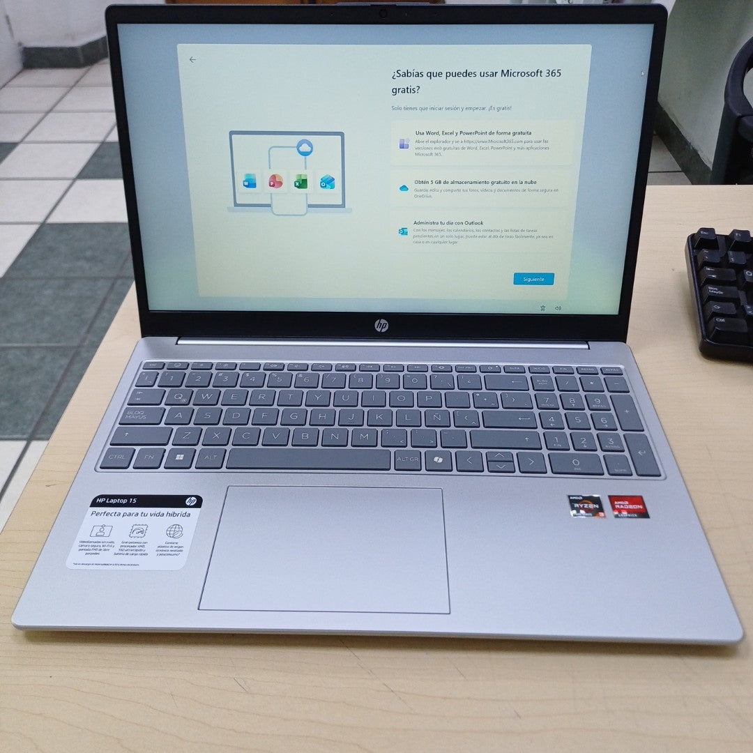 LAPTOP HP 15-FC0230LA (2025) 512 GB SSD 8 GB RAM (SEMINUEVO)
