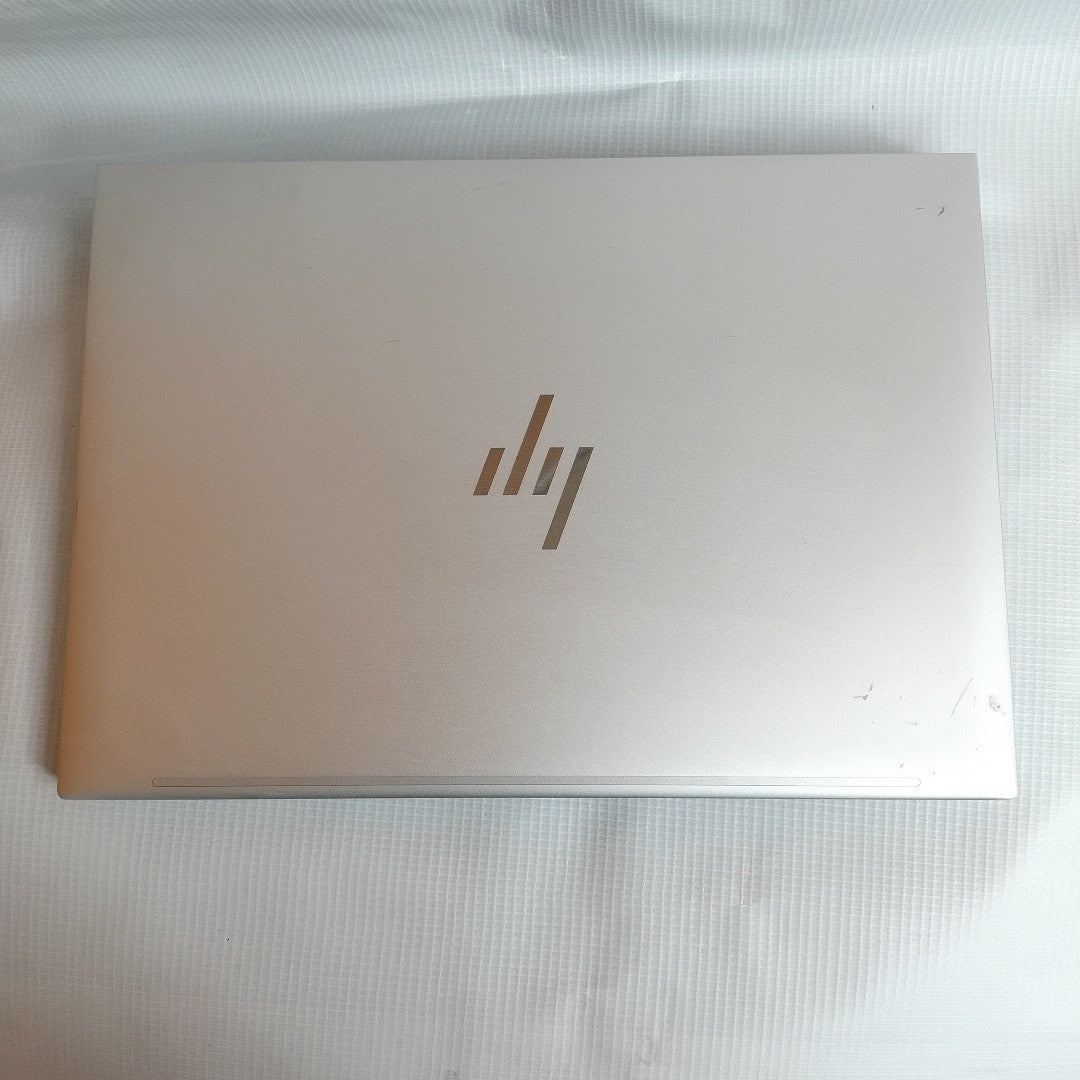 LAPTOP HP ELITEBOOK 840 G9 (2024) 256 GB SSD 16 GB RAM (SEMINUEVO)