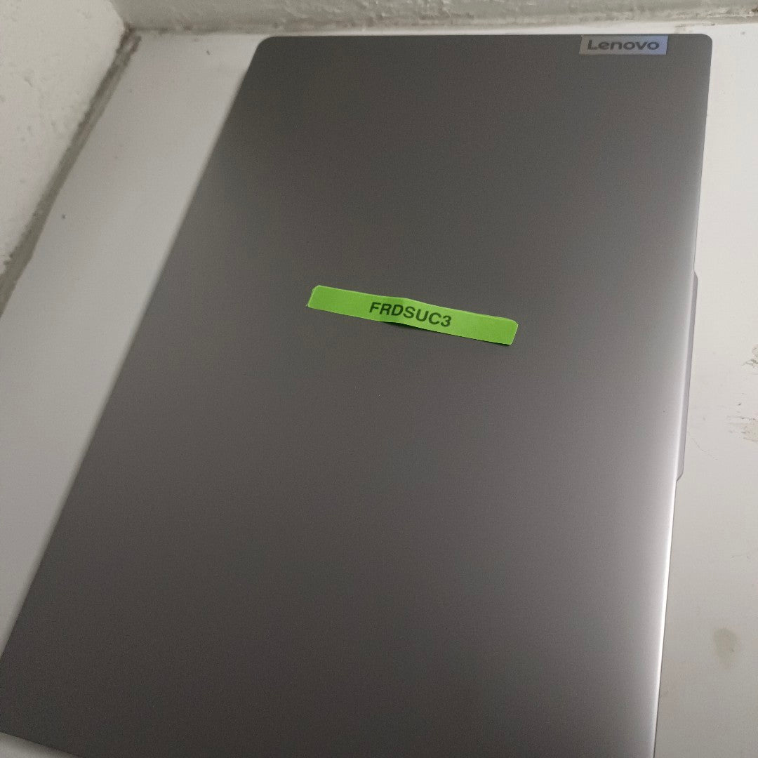 LAPTOP LENOVO IDEAPAD SLIM 3 15IAH8 (2024) 512 GB SSD 8 GB RAM (SEMINUEVO)