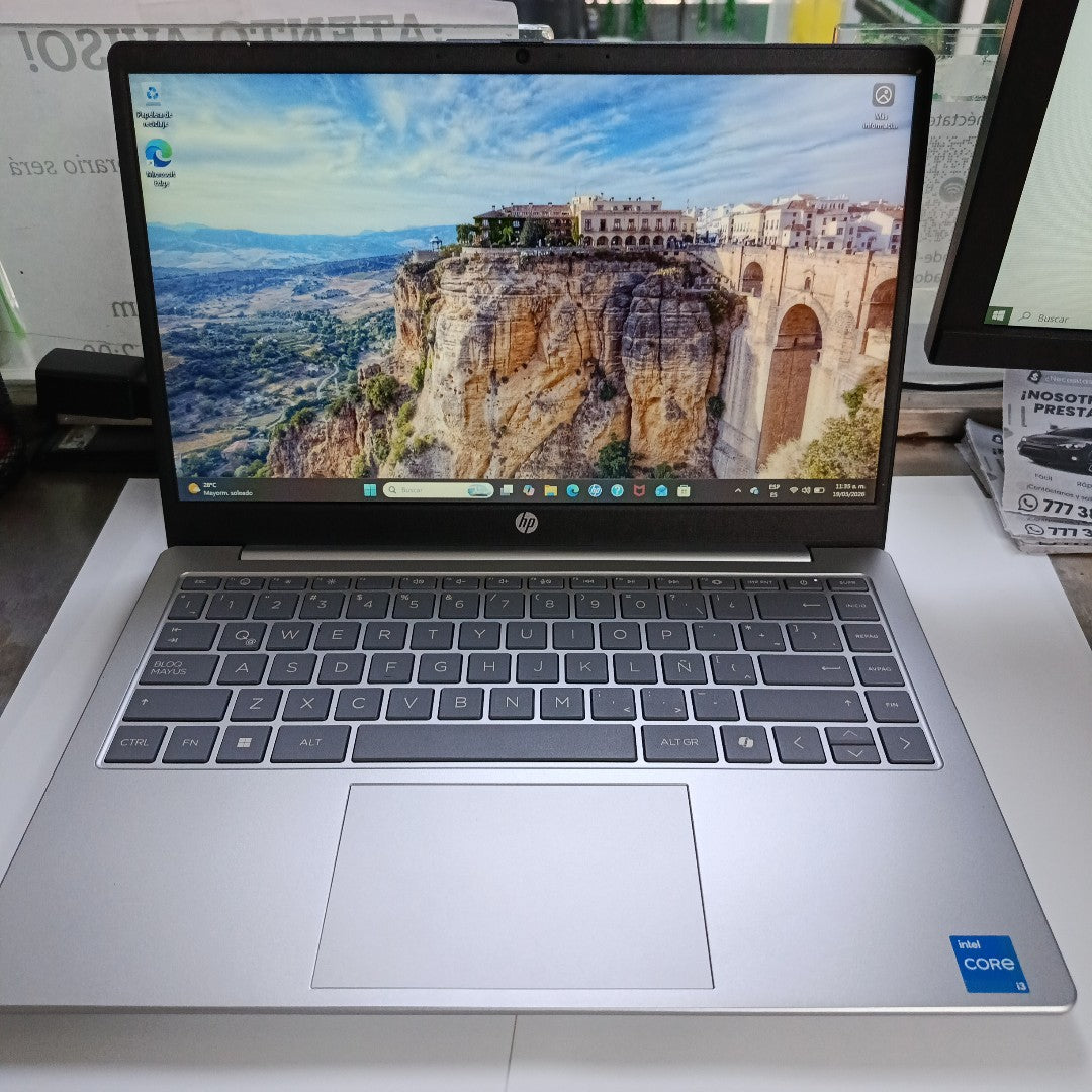 LAPTOP HP 14-EP0230LA (2025) 512 GB SSD 8 GB RAM (SEMINUEVO)