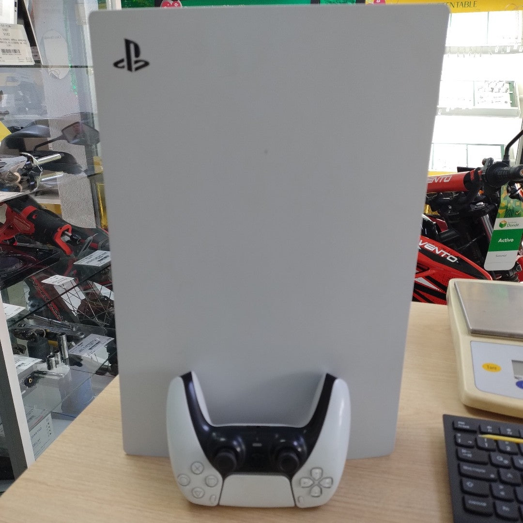 CONSOLA DE VIDEOJUEGO SONY PS5 825 SSD (SEMINUEVO)
