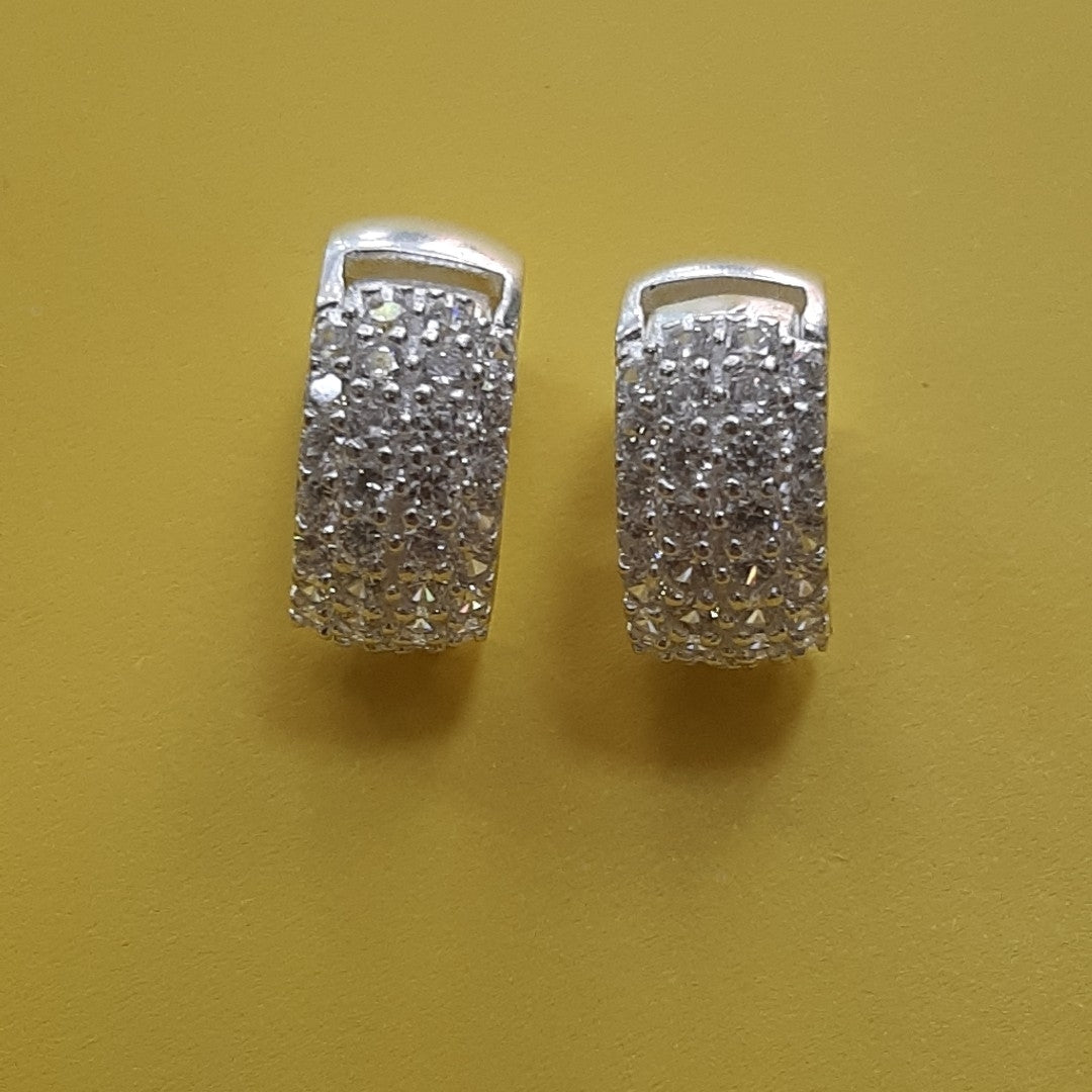 HUGGIES C/CIRCONIAS PLATA .925 5.4 GR (NUEVO)
