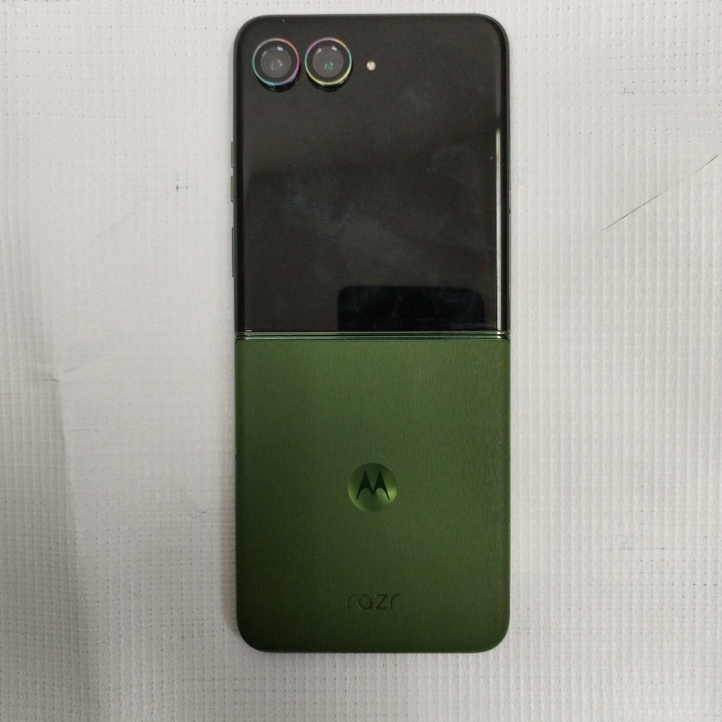 CELULAR MOTOROLA RAZR 50 ULTRA XT2451-3 (2024) 512 GB 12 GB RAM (SEMINUEVO)