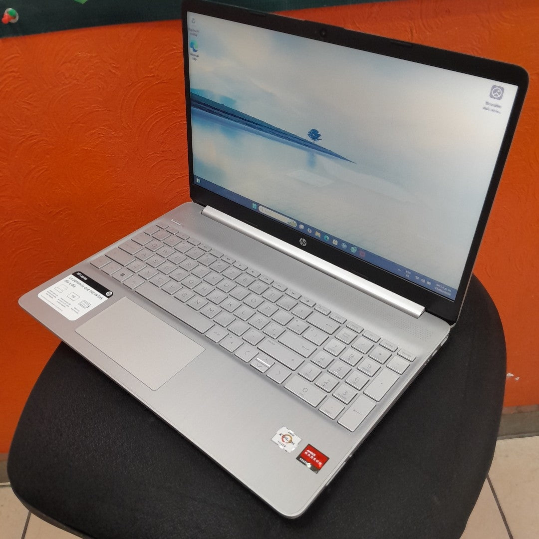 LAPTOP HP 15-EF1501LA (2022) 256 GB SSD 8 GB RAM (SEMINUEVO)