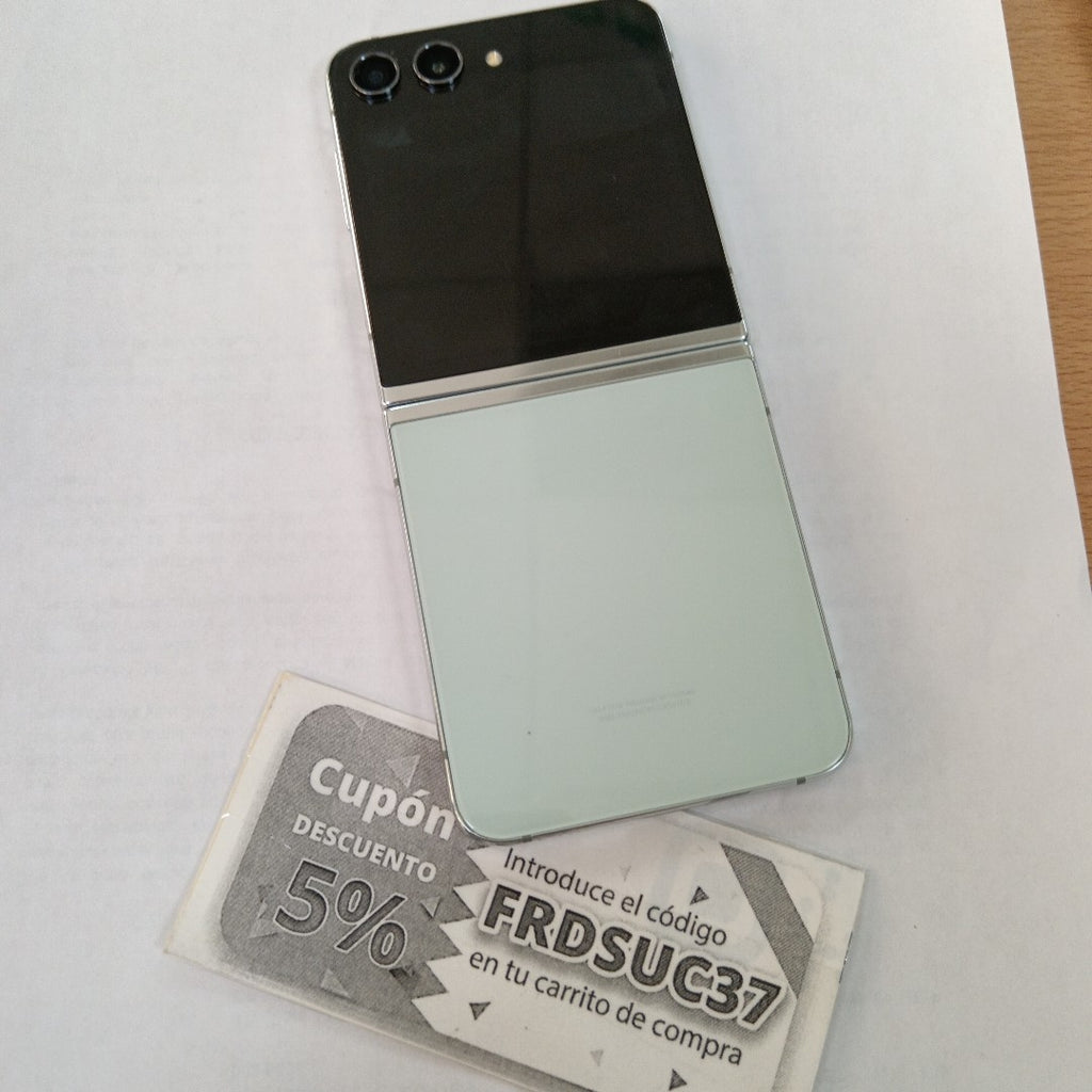 CELULAR SAMSUNG GALAXY Z FLIP 5 SM-F731B (2023) 256 GB 8 GB RAM (SEMINUEVO)
