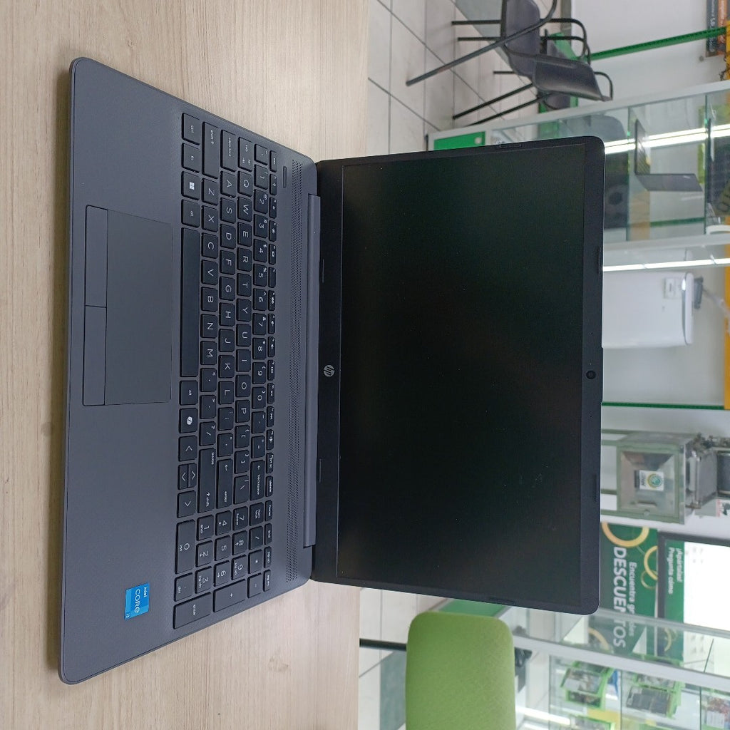 LAPTOP HP 250R G9 (2024) 512 GB SSD 16 GB RAM (SEMINUEVO)