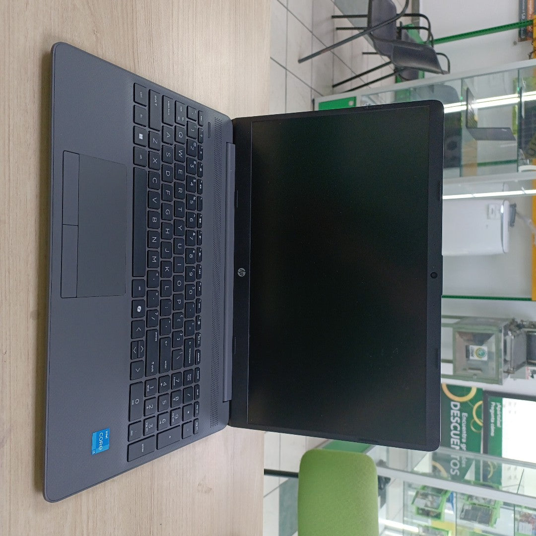 LAPTOP HP 250R G9 (2024) 512 GB SSD 16 GB RAM (SEMINUEVO)