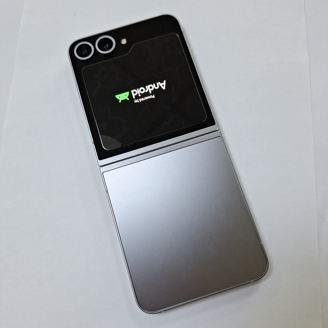 CELULAR SAMSUNG GALAXY Z FLIP6 SM-F741B (2024) 256 GB 12 GB RAM (SEMINUEVO)