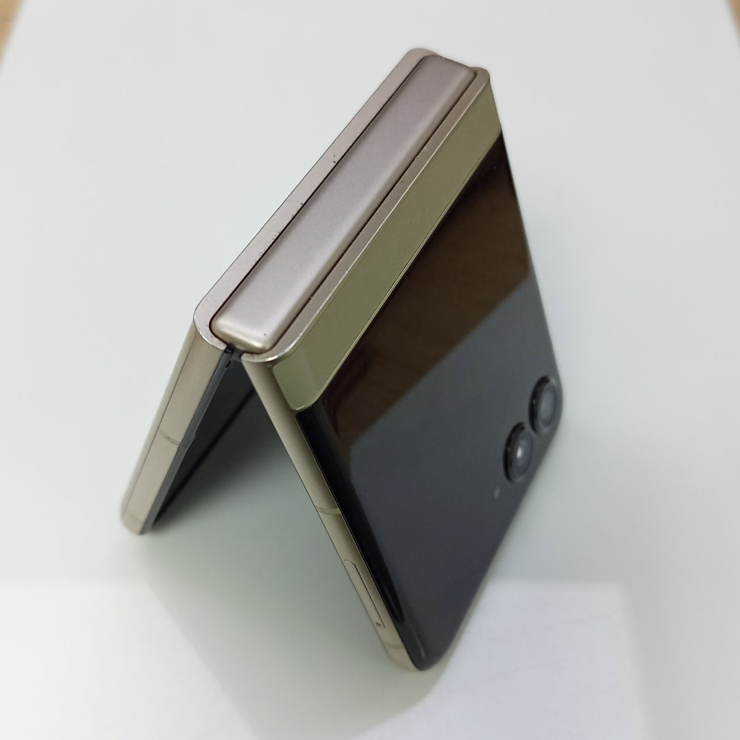 CELULAR MOTOROLA MOTO RAZR 50 XT2453-2 (2024) 512 GB 12 GB RAM (SEMINUEVO)