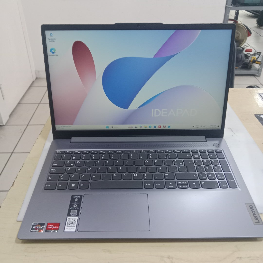 LAPTOP LENOVO IDEAPAD SLIM 3 15AMN8 (2025) 512 GB SSD 8 GB RAM (SEMINUEVO)