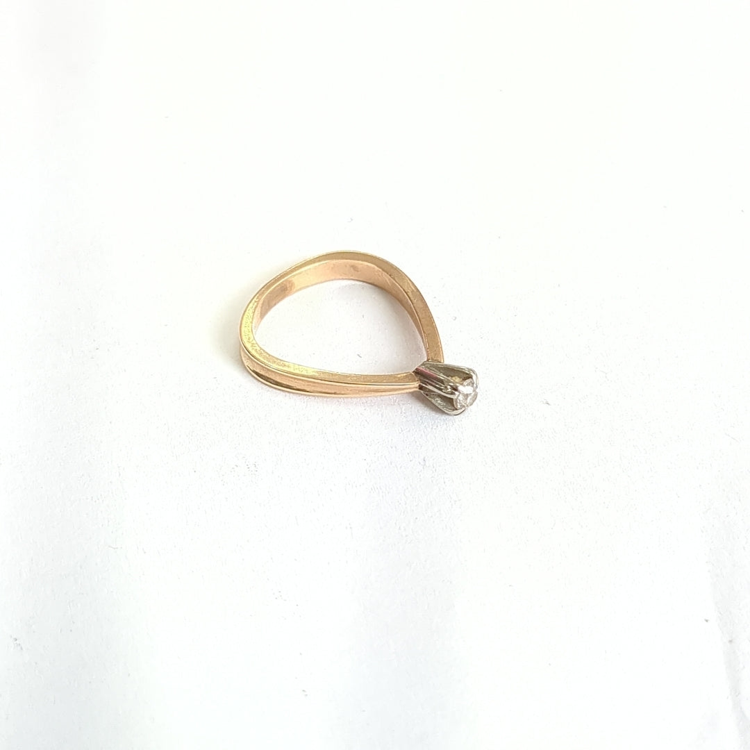 SOLITARIO ORO 14 K 2.7 GRMS (SEMINUEVO)