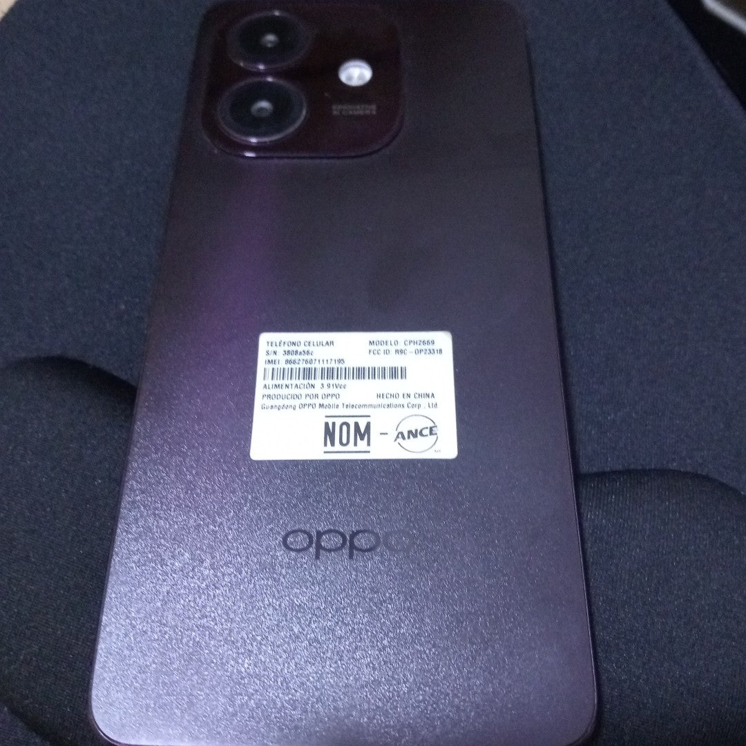 CELULAR OPPO A40 CPH2669 (2024) 256 GB 4 GB RAM (SEMINUEVO)