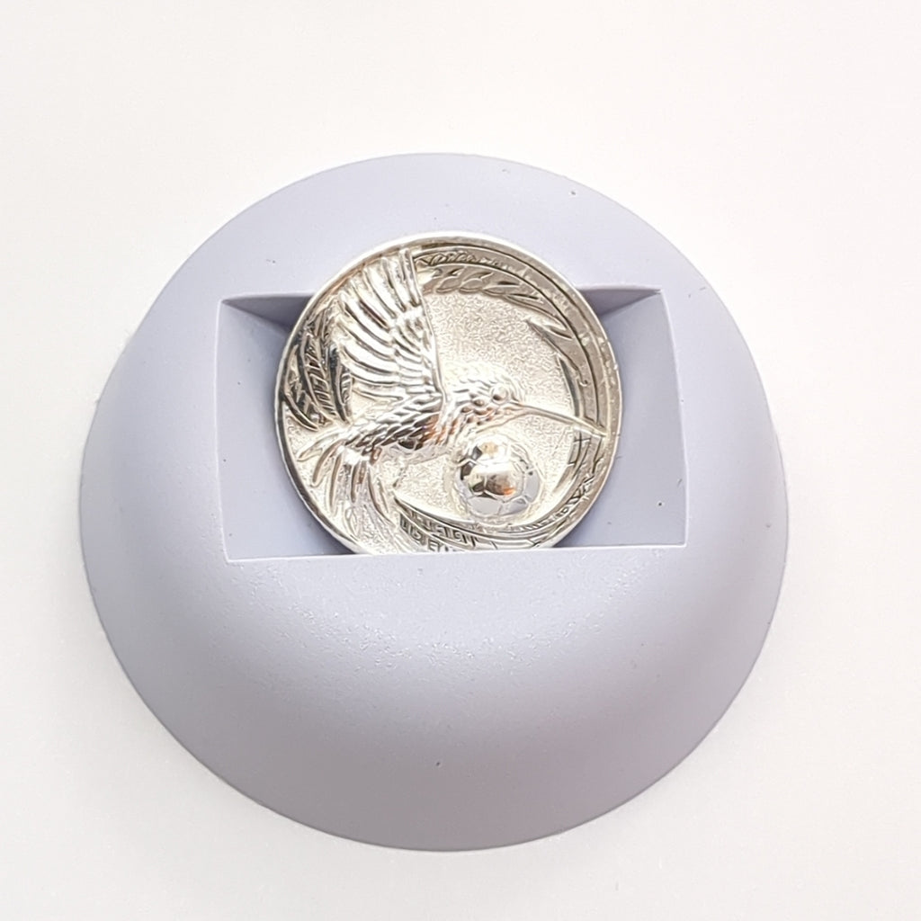 MEDALLA CONMEMORATIVA FRD FÚTBOL MOTIVO COLIBRI PLATA .925 8 GR (NUEVO)