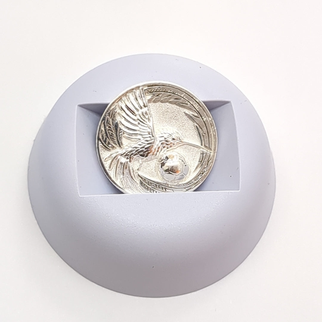 MEDALLA CONMEMORATIVA FRD FÚTBOL MOTIVO COLIBRI PLATA .925 8 GR (NUEVO)