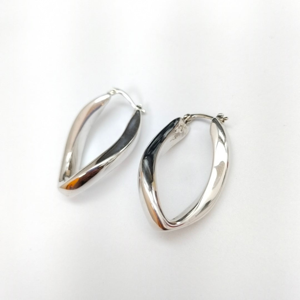 ARRACADAS PAR ORO BLANCO 14 K 6.6 GRMS (SEMINUEVO)