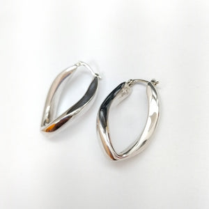 ARRACADAS PAR ORO BLANCO 14 K 6.6 GRMS (SEMINUEVO)