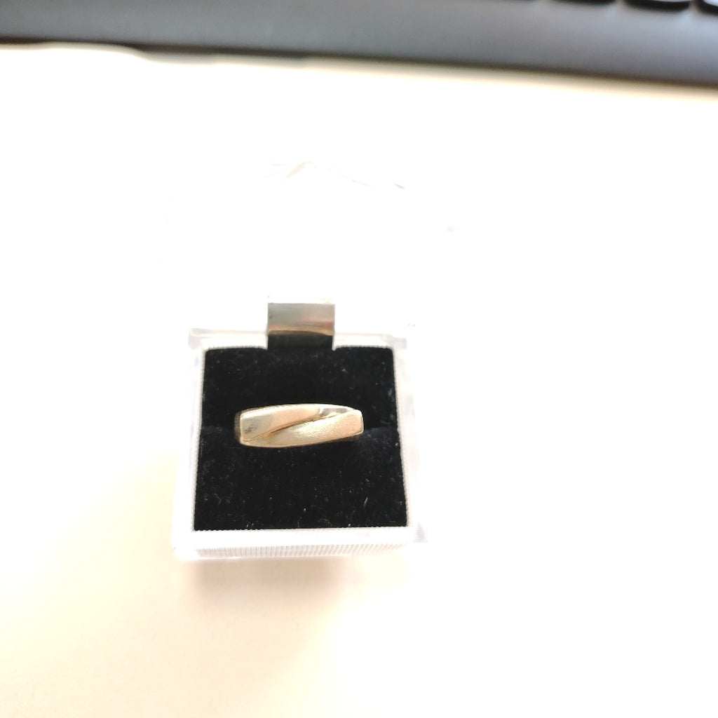ANILLITO ORO 10 K 2.8 GRMS (SEMINUEVO)