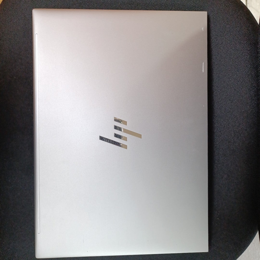 LAPTOP HP ZBOOK FIREFLY 14 G10 (2024) 256 GB SSD 16 GB RAM (SEMINUEVO)