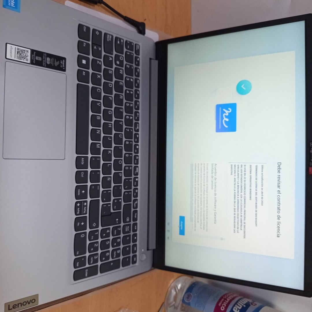 LAPTOP LENOVO IDEAPAD 1 15 IJL7 (2025) 256 GB SSD 8 GB RAM (SEMINUEVO)