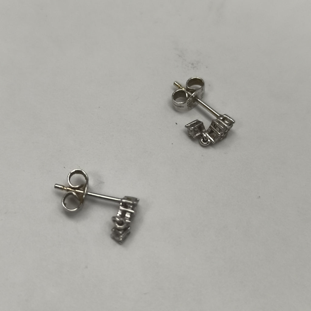 ARETES PAR ORO BLANCO 18 K 0,90 GRMS (SEMINUEVO)