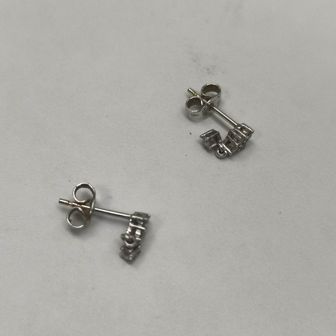 ARETES PAR ORO BLANCO 18 K 0,90 GRMS (SEMINUEVO)