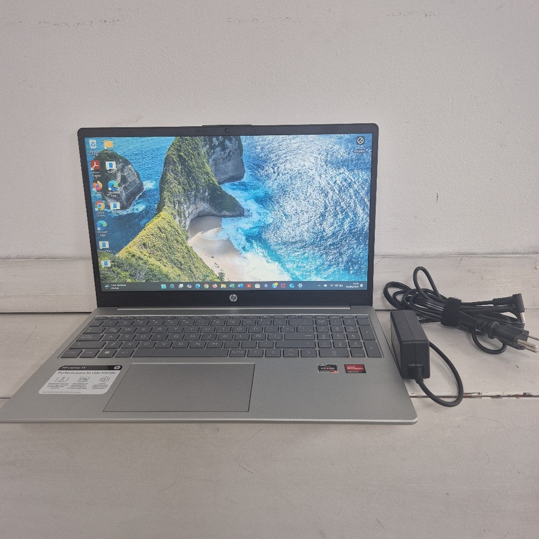 LAPTOP HP 15-FC0080LA (2024) 512 GB SSD 16 GB RAM (SEMINUEVO)