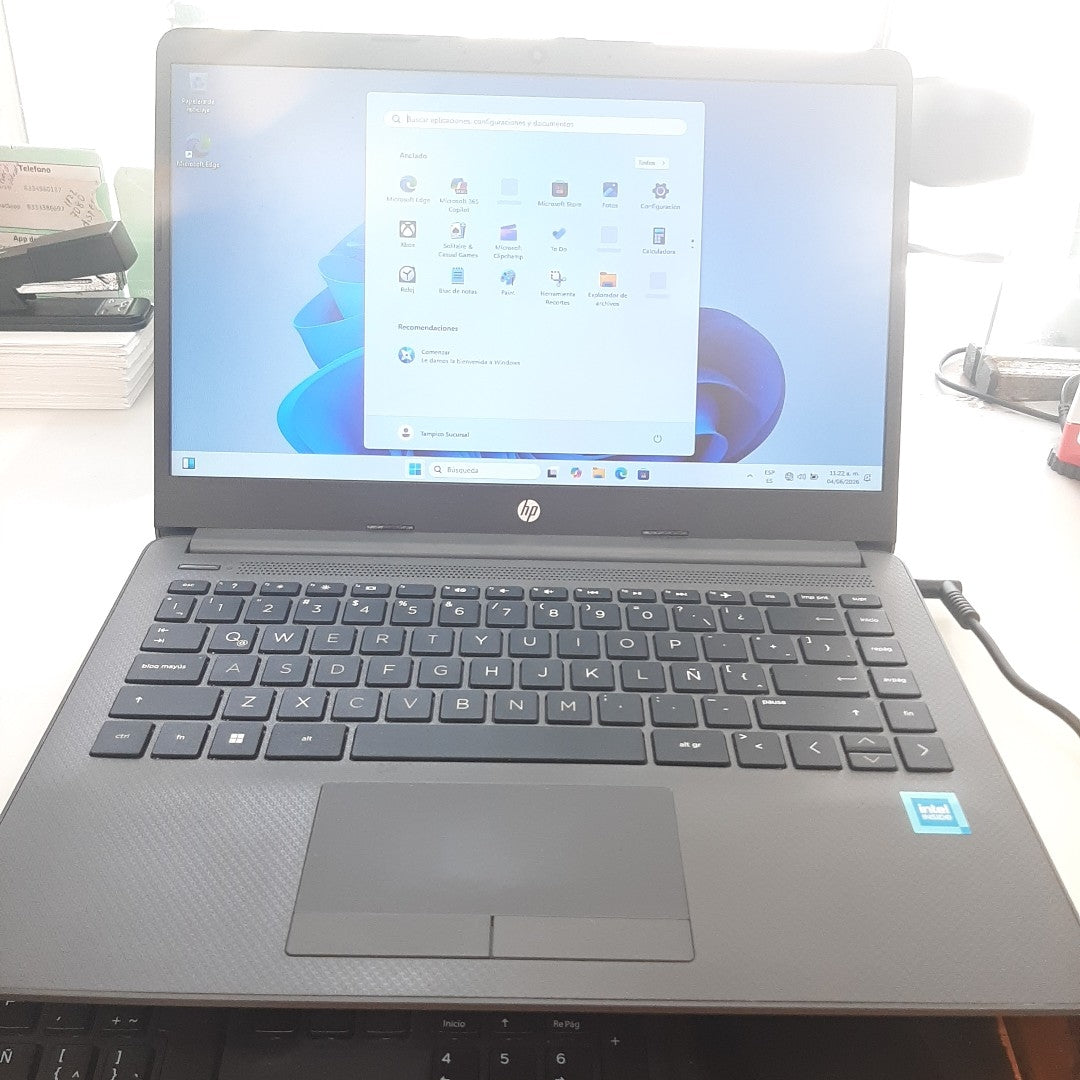 LAPTOP HP 240 G9 (2023) 256 GB SSD 8 GB RAM (SEMINUEVO)