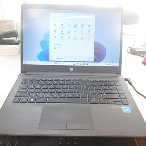 LAPTOP HP 240 G9 (2023) 256 GB SSD 8 GB RAM (SEMINUEVO)