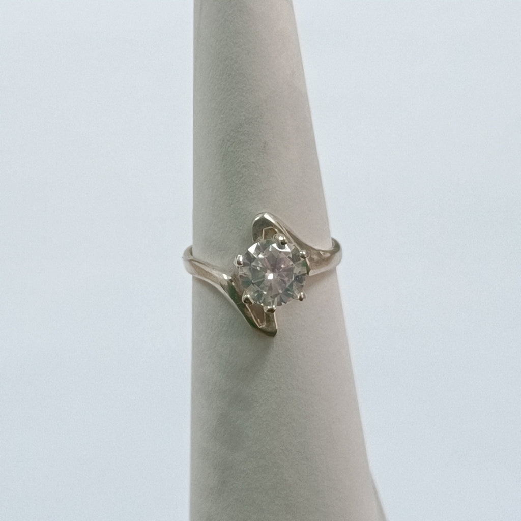 ANILLITO, SOLITARIO PLATA 2.4 GRMS (SEMINUEVO)