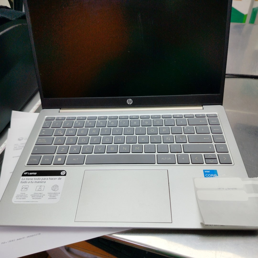 LAPTOP HP 14-EP0000LA (2023) 256 GB SSD 8 GB RAM (SEMINUEVO)