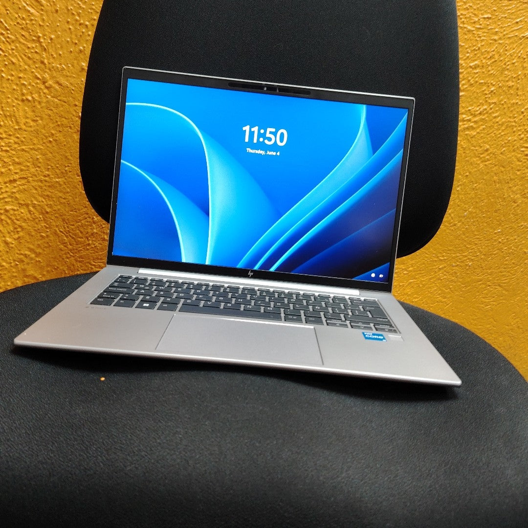 LAPTOP HP ZBOOK FIREFLY 14 G10 (2024) 256 GB SSD 8 GB RAM (SEMINUEVO)