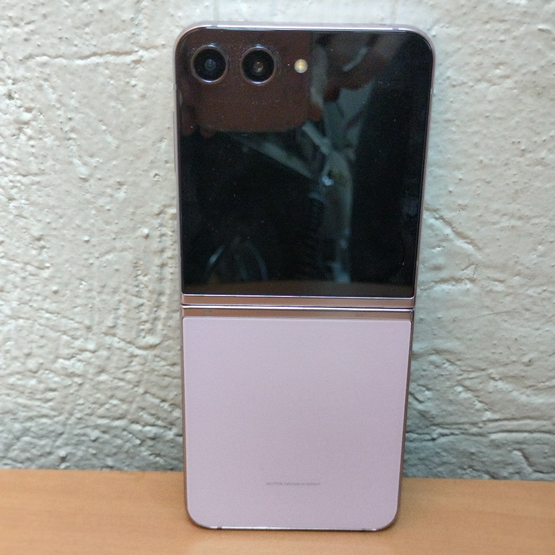 CELULAR SAMSUNG GALAXY Z FLIP 5 SM-F731B (2023) 256 GB 8 GB RAM (SEMINUEVO)