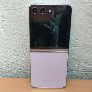 CELULAR SAMSUNG GALAXY Z FLIP 5 SM-F731B (2023) 256 GB 8 GB RAM (SEMINUEVO)