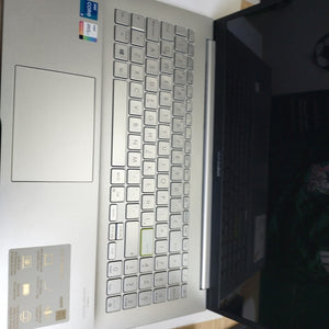 LAPTOP ASUS VIVOBOOK 15 K513EA-I58OLED (2021) 512 GB SSD 8 GB RAM (SEMINUEVO)