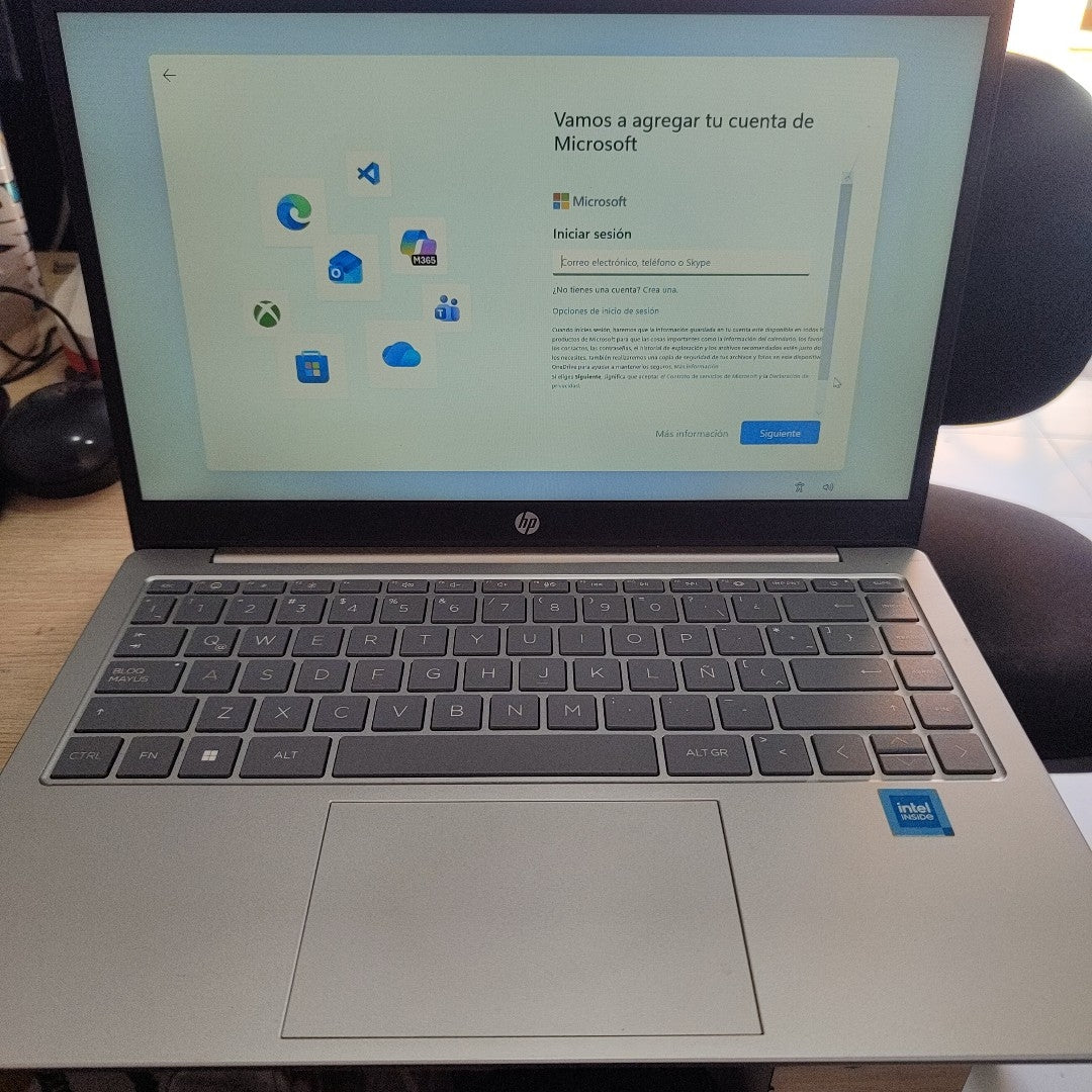 LAPTOP HP 14-EP0000LA (2023) 256 GB SSD 8 GB RAM (SEMINUEVO)
