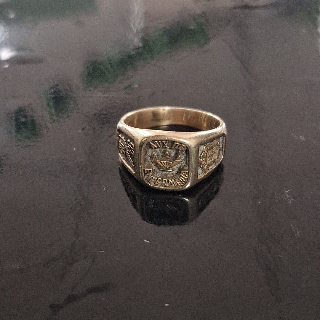 ANILLO CONMEMORATIVO ORO 8 K 5.5 GRMS (SEMINUEVO)