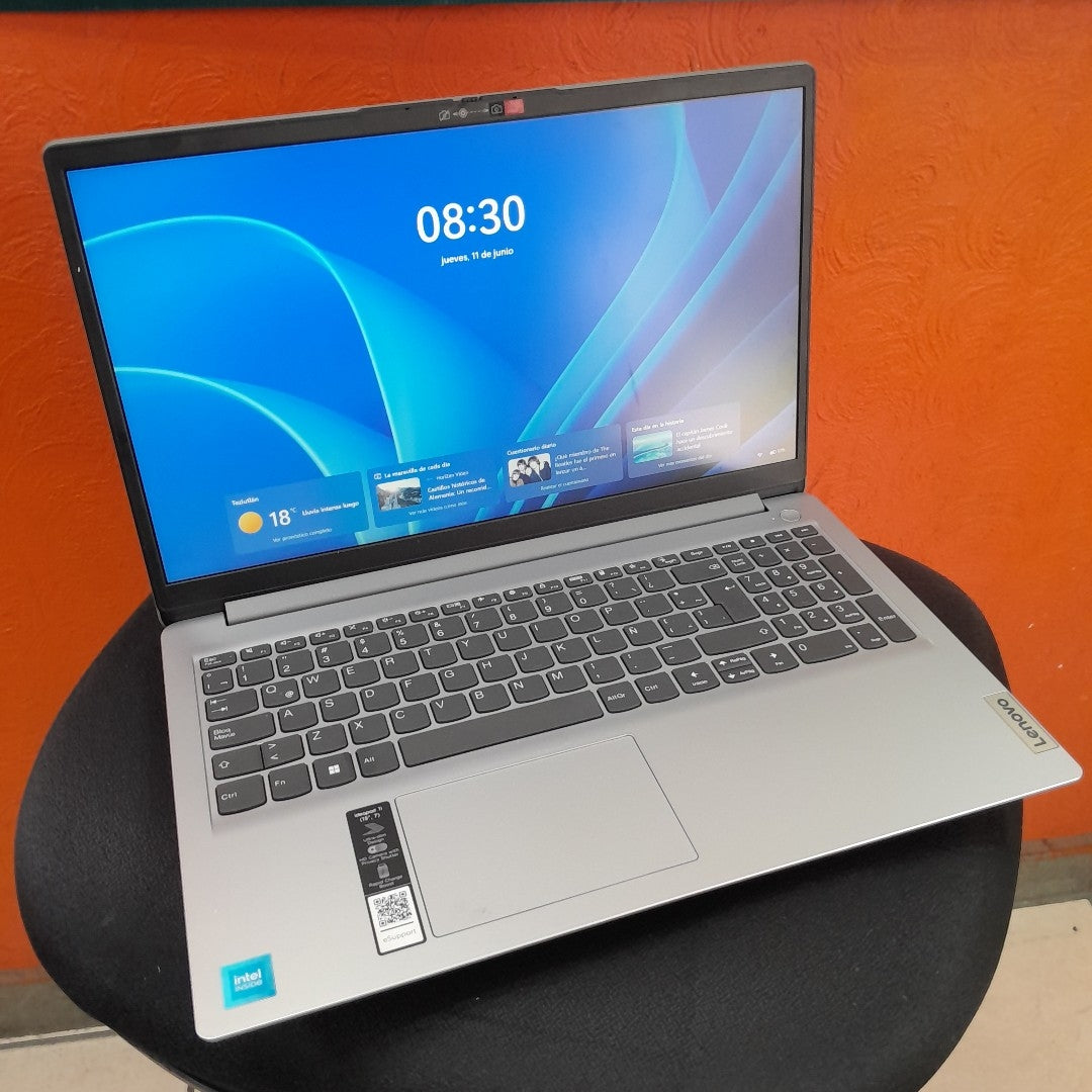 LAPTOP LENOVO IDEAPAD 1 15IGL7 (2024) 256 GB SSD 8 GB RAM (SEMINUEVO)