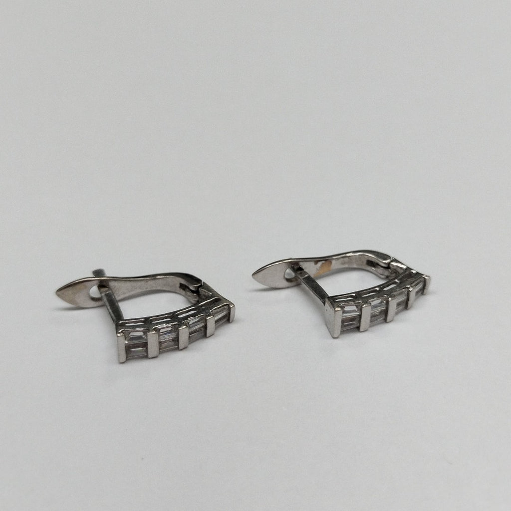 ARETES PAR ORO BLANCO 14 K 2.5 GRMS (SEMINUEVO)