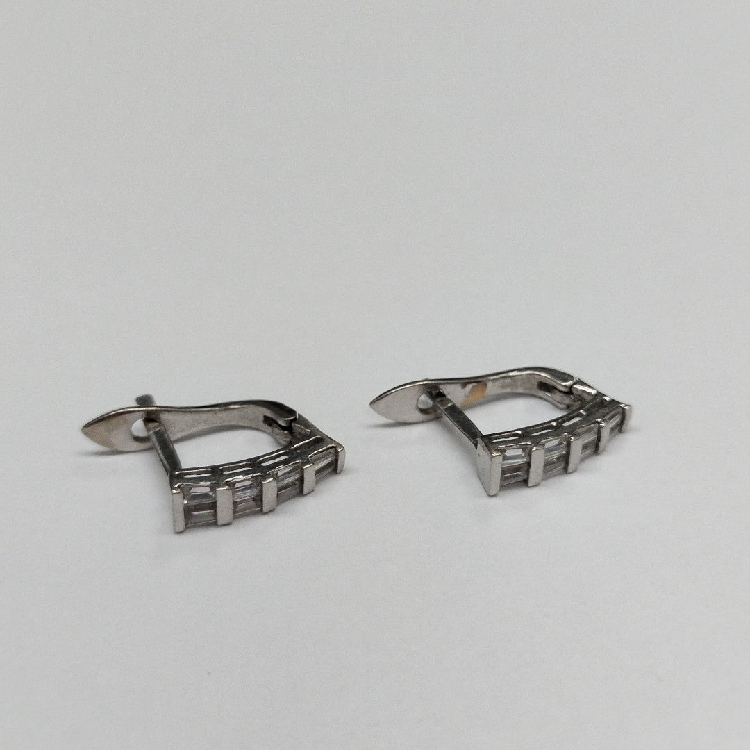 ARETES PAR ORO BLANCO 14 K 2.5 GRMS (SEMINUEVO)