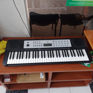 TECLADO YAMAHA YPT-270 61 TECLAS PANTALLA LCD (SEMINUEVO)