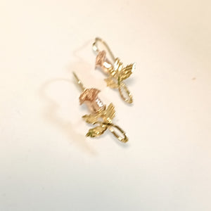 ARETES PAR ORO COMBINADO 14 K 1.7 GRMS (SEMINUEVO)