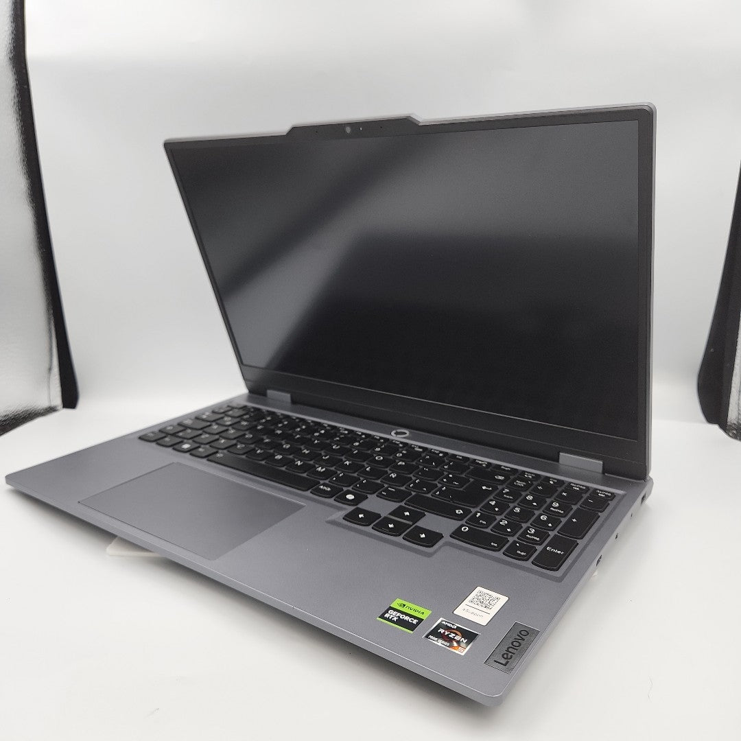 LAPTOP LENOVO LOQ 15ARP9 (2024) 512 GB SSD 8 GB RAM (SEMINUEVO)